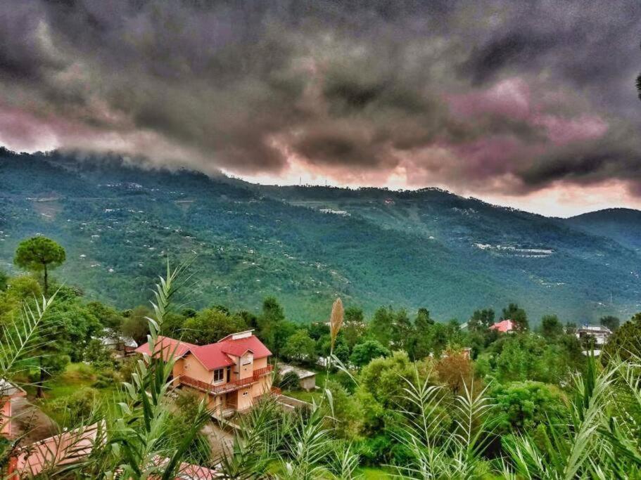 Roof Top Resort Murree Exterior photo